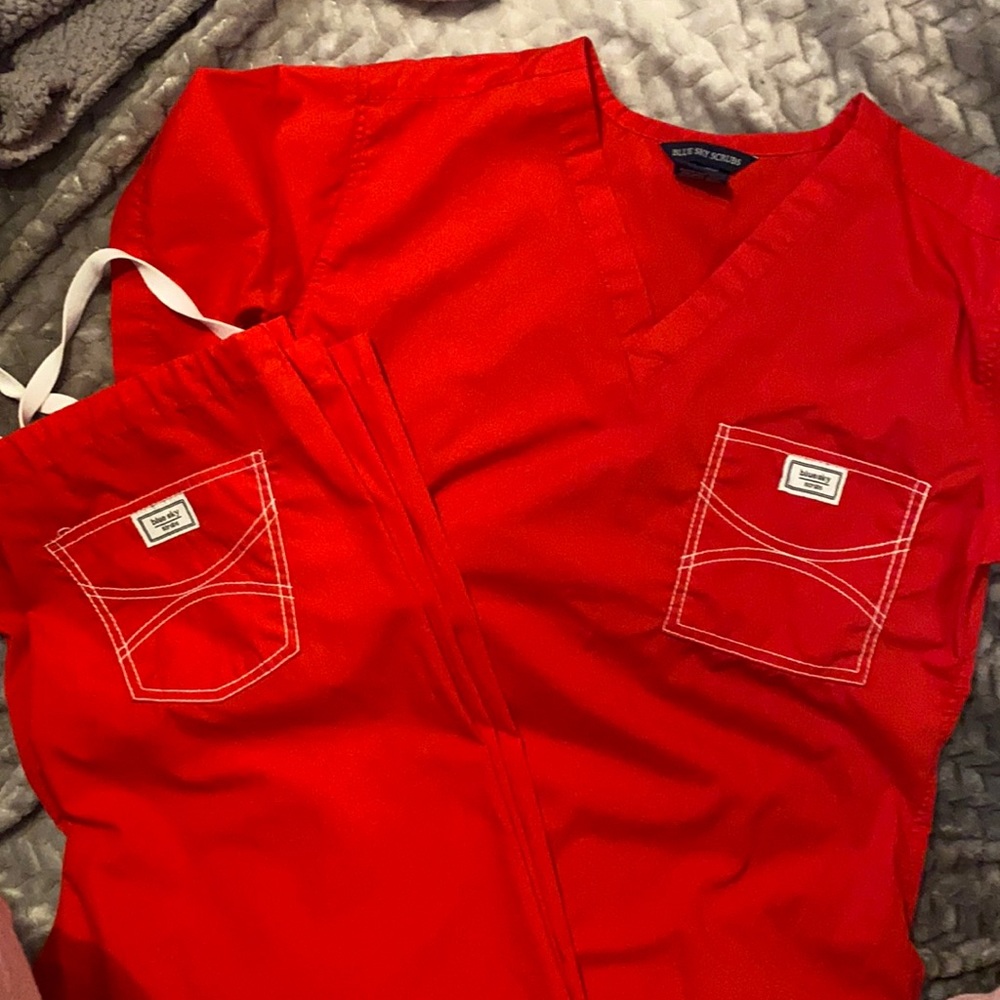 Red blue sky scrub set